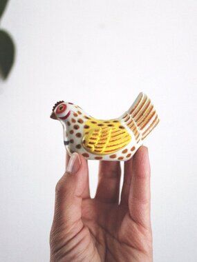 Vintage Chicken Pencil Sharpener Ceramic Animal Figurine Novelty Desk Accessory